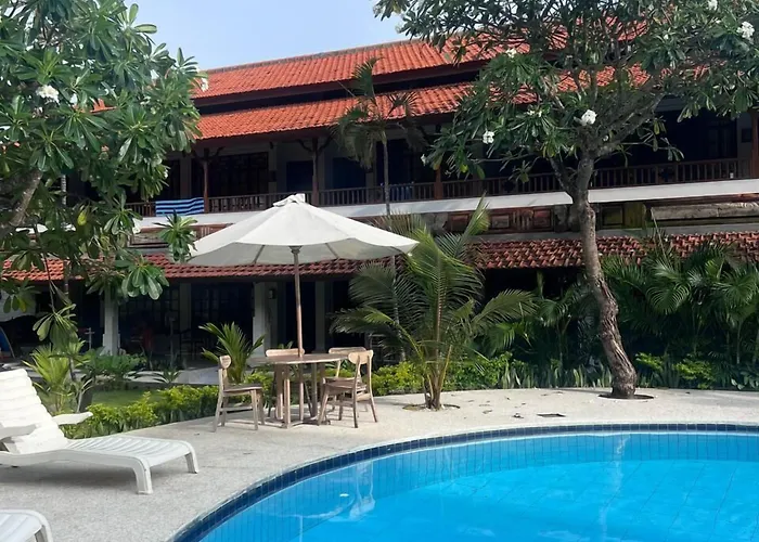 Uns - Bali ホテル 3*